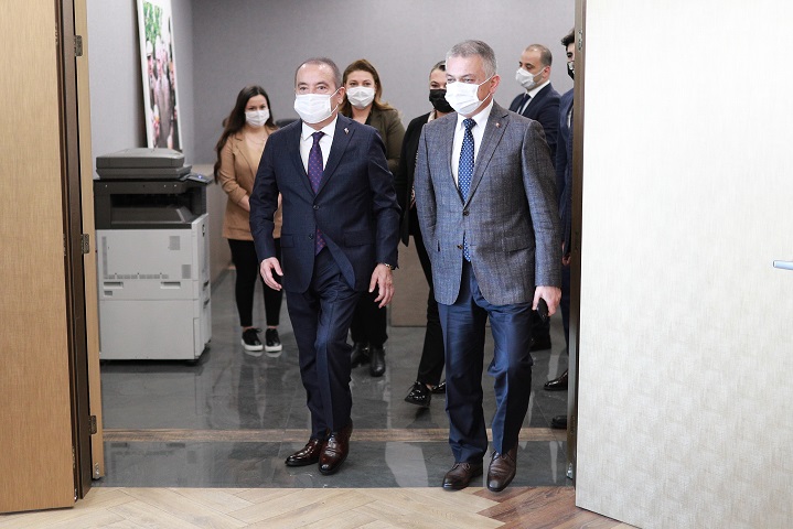 Vali Ersin Yazıcı Başkan Böcek’i ziyaret etti