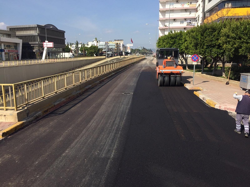 Büyükşehir’den kısıtlamada asfalt mesaisi