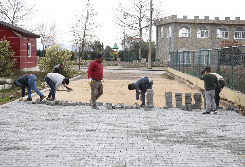 Çıplaklı Mahallesi’ne parke yol