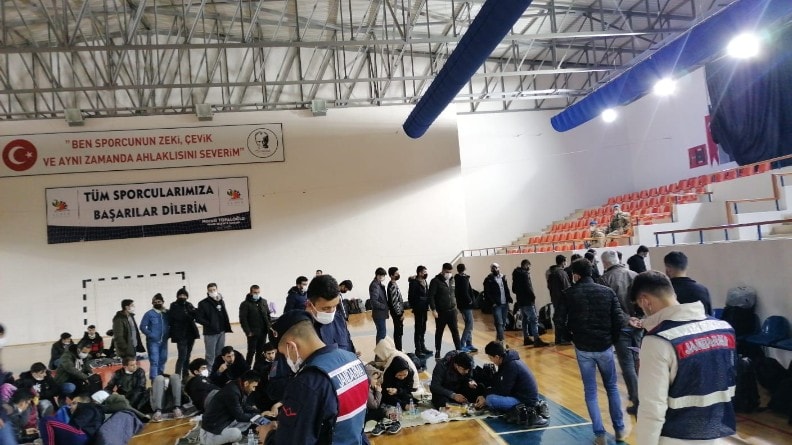 175 KAÇAK GÖÇMEN YAKALANDI