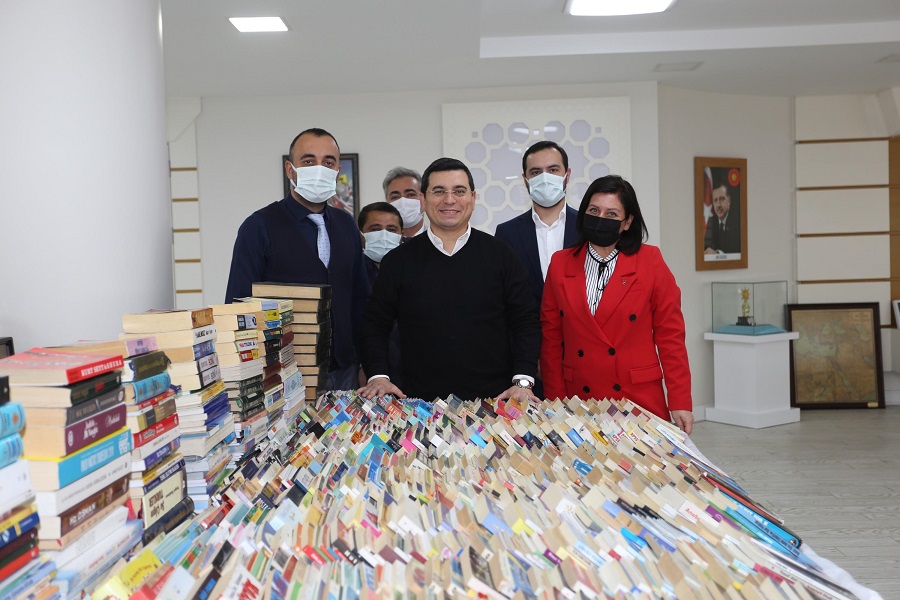 Cemil Meriç Kitaplığına kitap yağıyor