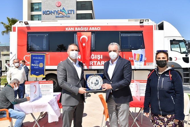 Kızılay’dan Başkan Esen’e ‘teşekkür’ plaketi