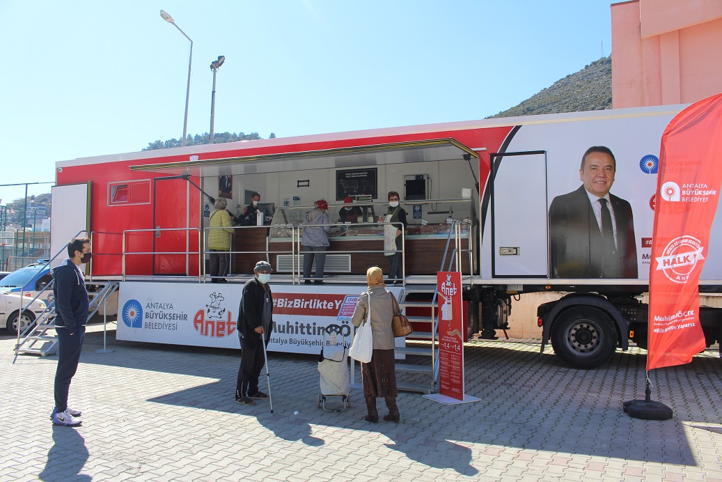 Halk Et Tır’ı Cumartesi günleri Finike’de