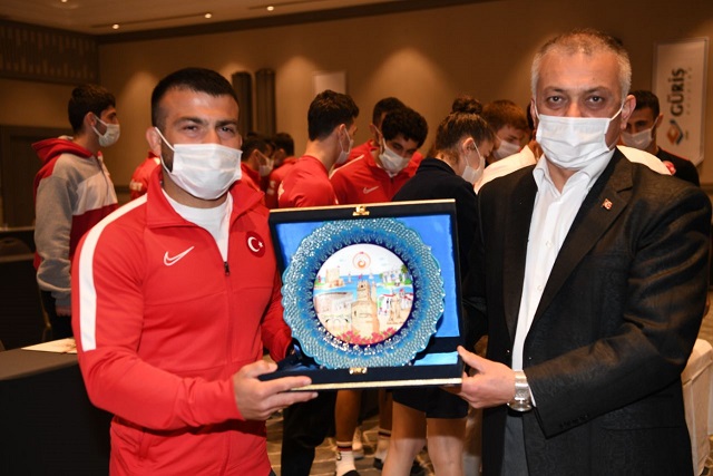 Vali Yazıcı’dan Millilere Ziyaret