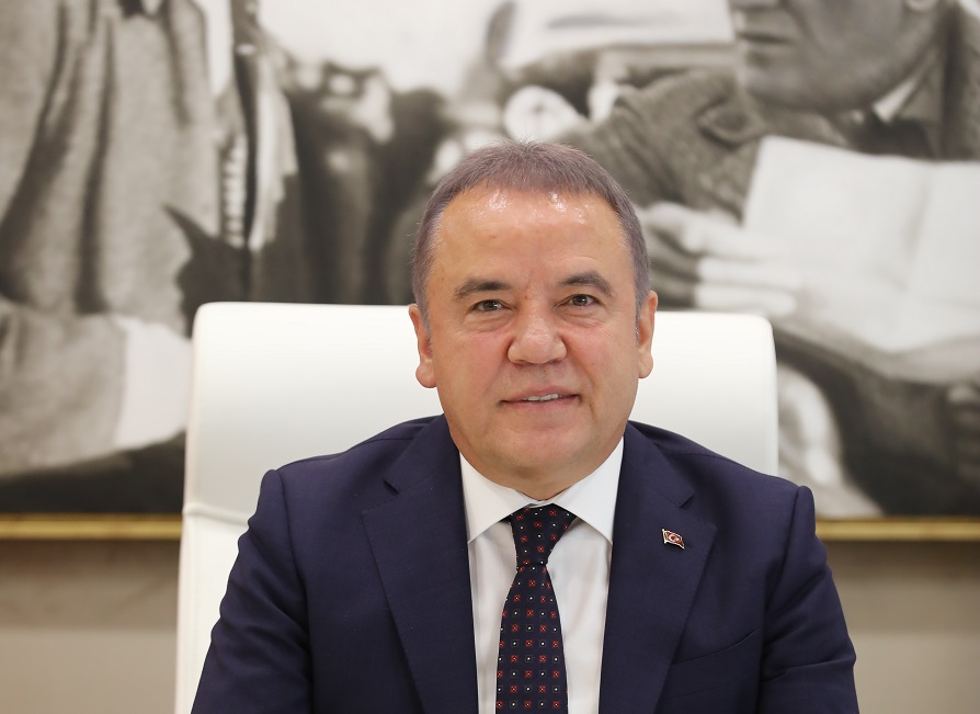 Başkan Böcek Su Zirvesi’nde önemli mesajlar verdi