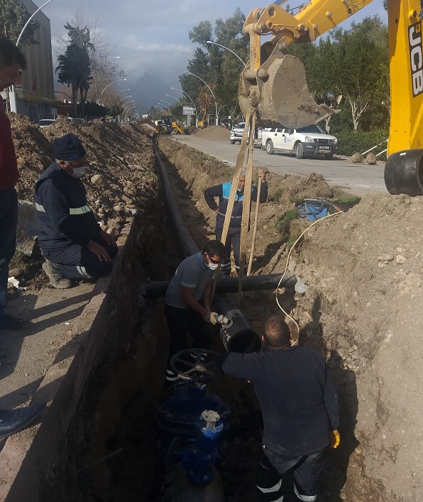 Kemer’de içme suyu ana boru hattı yenilendi