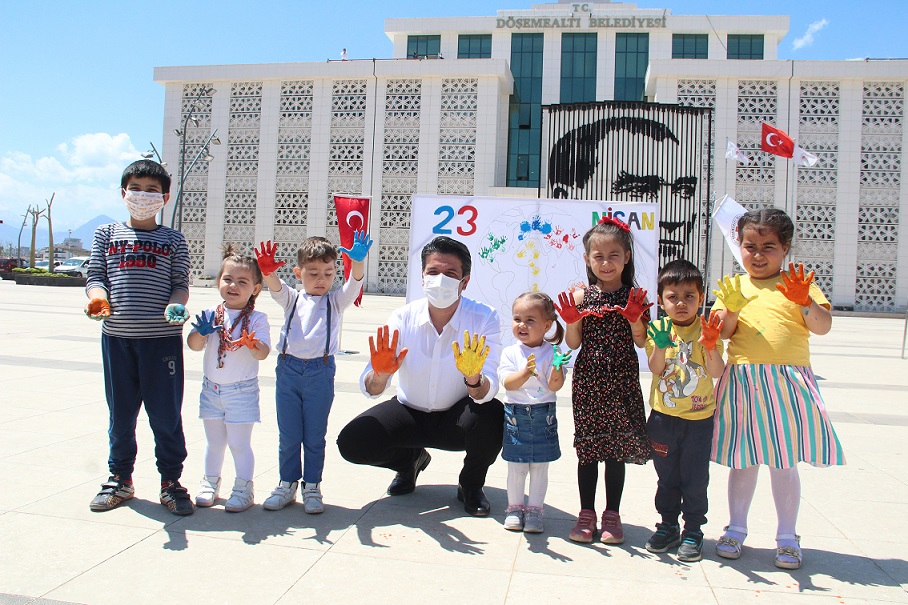 Bayram resmine çocuk parmak izi