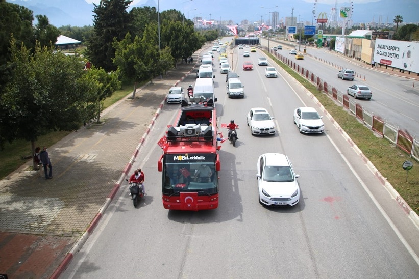 23 Nisan coşkusu ilçelerde sürüyor