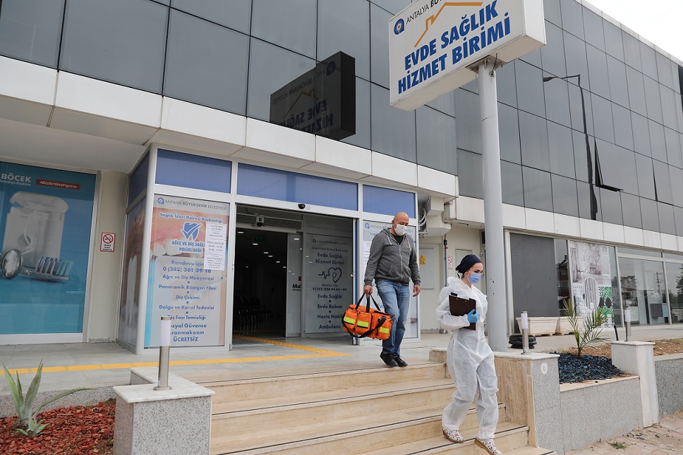 Evde Sağlık Hizmetleri pandemide de aralıksız sürüyor