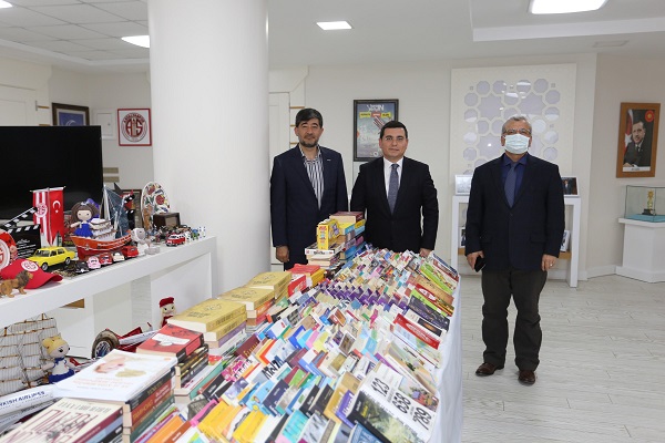 Cemil Meriç Kitaplığı’na Malazgirt Zaferi’ne atfen 1071 kitap