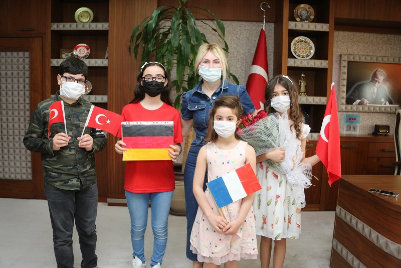 Miniklerden Rektör Özlenen Özkan’a ziyaret