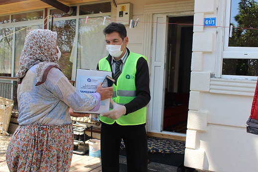 Büyükşehir gıda yardımına devam ediyor