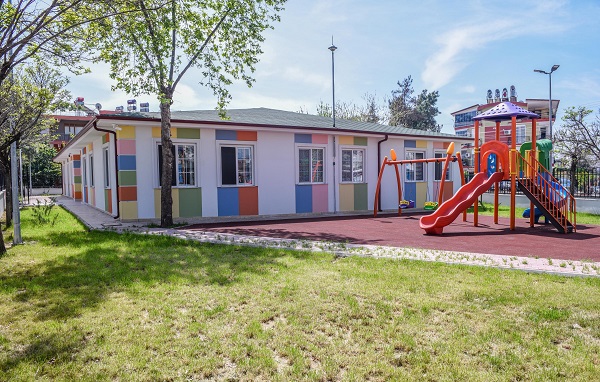 Kepez’den çocuklara bayramlarında kreş hediyesi