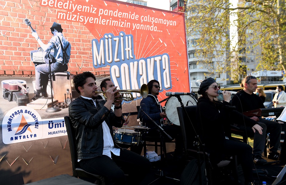 Muratpaşa’da Müzik sokakta