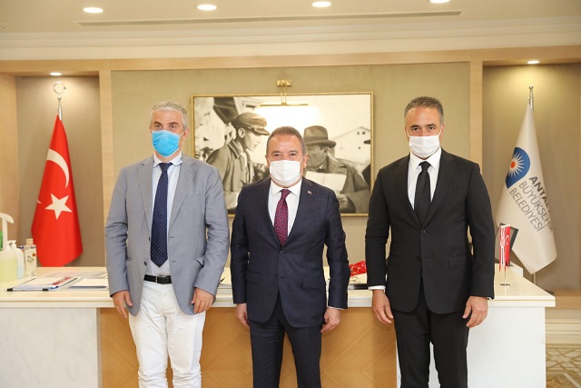 Danimarka Büyükelçisi Danny Annan Başkan Muhittin Böcek’i ziyaret etti