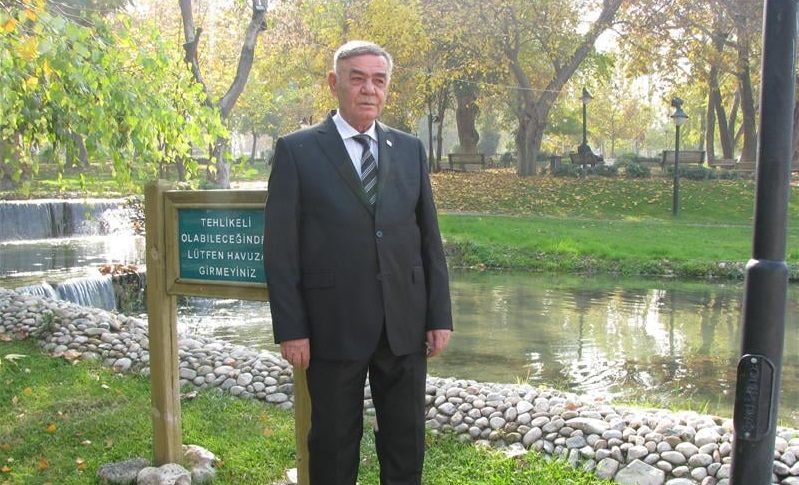 DÖK EKREM DÖK, BETONLARI-MALOZLARI DÖK!