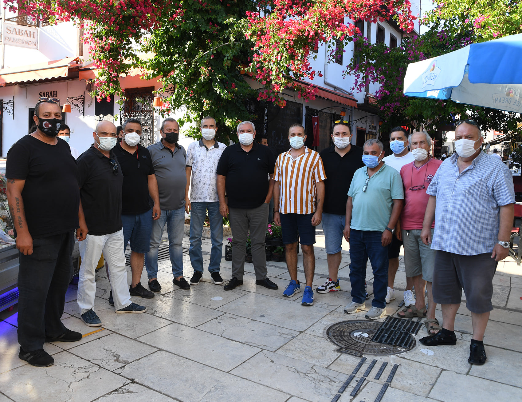 Antalya’da Kapanış Saatleri 24’e Uzamalı