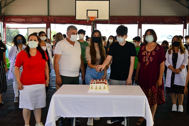 Lise Adayları Sınav Öncesinde Moral Pastası Kesti