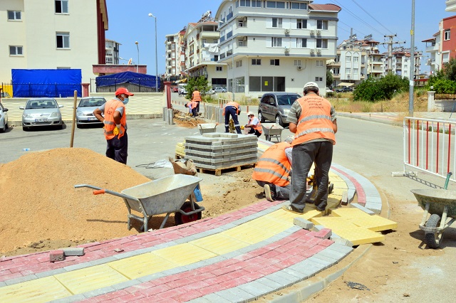 Manavgat Belediyesi’nden Emek Mahallesi’ne Kaldırım