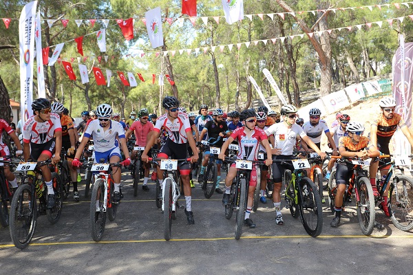 Kepez’de pedallar 120 dakika yarıştı