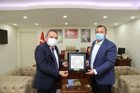 Başkan Böcek’ten siyasi partilere teşekkür ziyareti