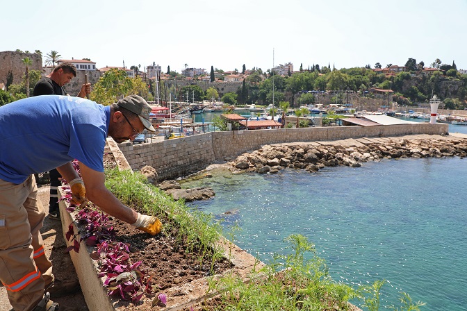 Büyükşehir’den Karaalioğlu Parkı’na modern peyzaj