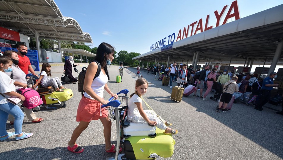 Antalya’da Turist Sayısı 3 Milyonu Geçti