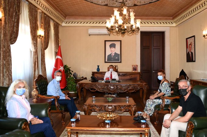 ‘Demokrasinin olmazsa olmazı siyasi partiler’