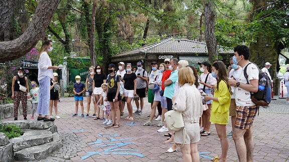 Eğlence meraklıları Dino Park’ta güvenle gezebiliyor