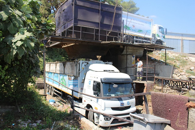 Kemer’den 9 günde 350 ton çöp transfer edildi
