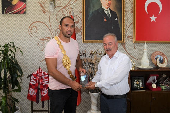 Başpehlivan Gürbüz Aksu’da