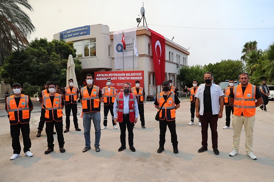 Başkan Böcek, ‘Siyasetin yeri ve zamanı değil’