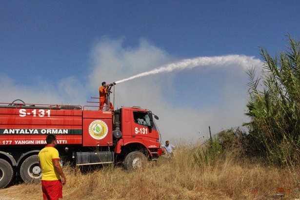 Büyükşehir Örenşehir, Kuyucak ve Salur’da yangına müdahale etti