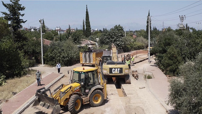 Kepez’de 135 km’lik alt yapı çalışması sürüyor