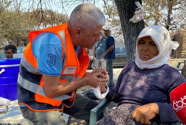 Büyükşehir yangın bölgesinde yaraları sarıyor