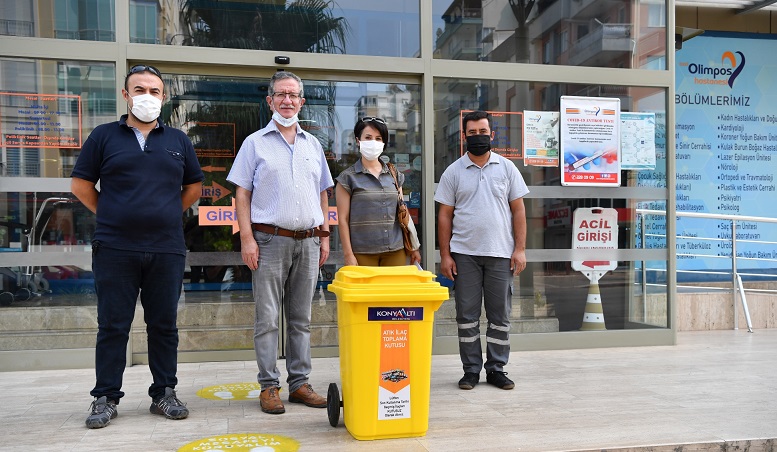 Konyaaltı’ndan sağlık merkezlerine atık ilaç toplama kutusu desteği