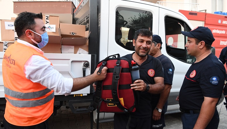 Konyaaltı Belediyesi’nden itfaiyecilere acil yardım çantası