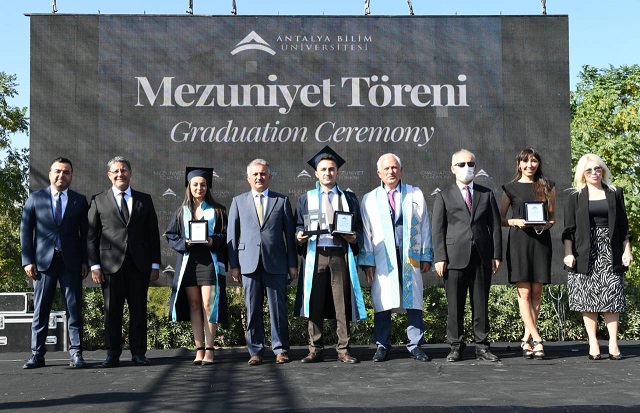 Vali Yazıcı Bilim Üniversitesi’nin Mezuniyet Törenine Katıldı
