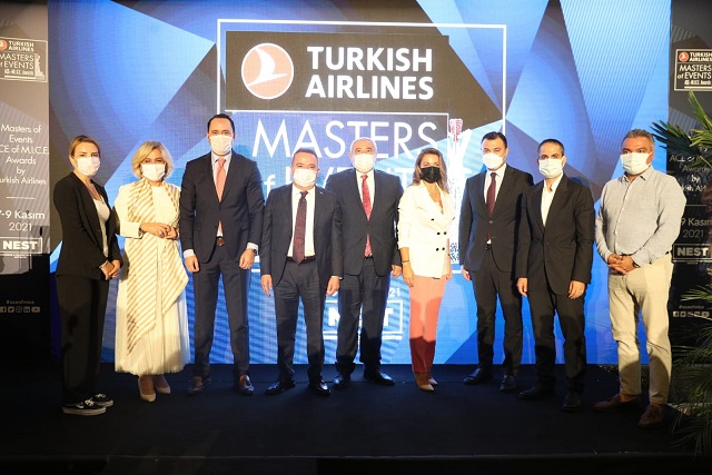 Başkan Böcek, ‘Bütün ekibimle turizmcilerimizin emrindeyim”