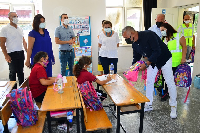 Başkan Amcadan Eğitim Seti Desteği