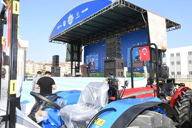 Manavgat Yangınında Traktörleri Kullanılamaz Hale Gelen Çiftçilere 16 Adet Traktör Teslim Edildi