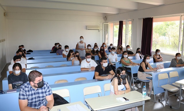 Akdeniz Üniversitesi’nde eğitim önlemlerle başladı