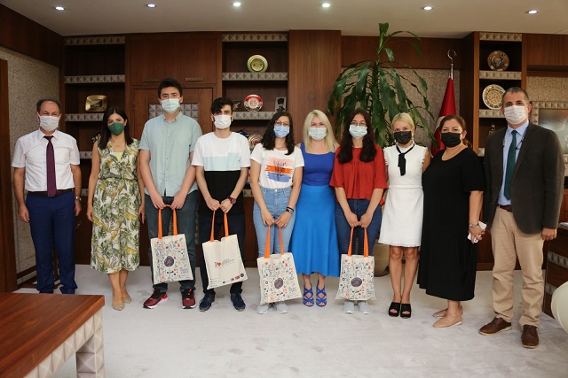 Rektör Özkan, Tıp Fakültesini dereceyle kazanan öğrencilerle bir araya geldi