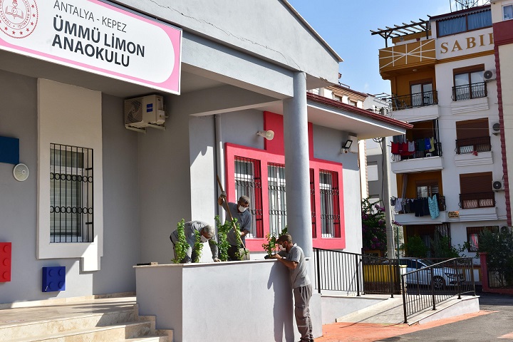 Kepez’den anaokulu bahçesine peyzaj düzenlemesi