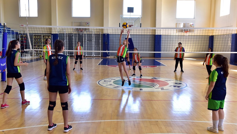 Kepezli çocuklar voleybolu çok sevdi