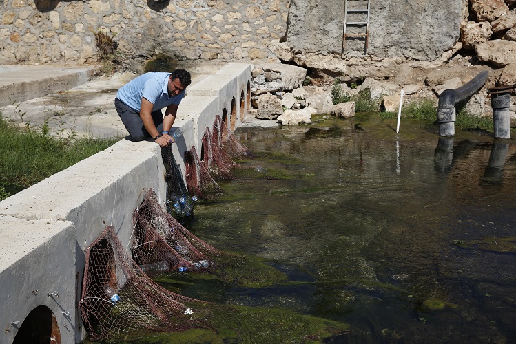 Yüzey suyu atık kapanları ile 1800 kg atığın denizi kirletmesi önlendi