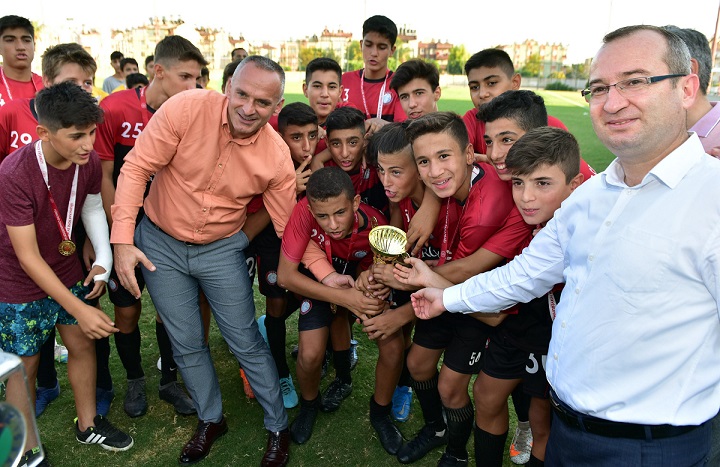 Zafer kupası Özer Spor’un