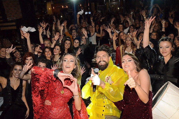Kadınlar Gişeyi Kapattı