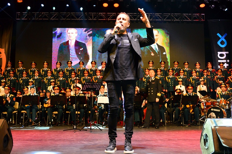 Haluk Levent Ve Rus Kızılordu Korusundan Muhteşem Konser