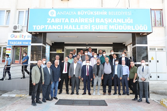 Başkan Böcek hal esnafını ziyaret etti